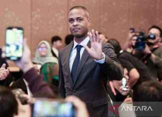 Kluivert Supports Development of Indonesian Football Talent kluivert-supports-development-of-ndonesian-football-talent