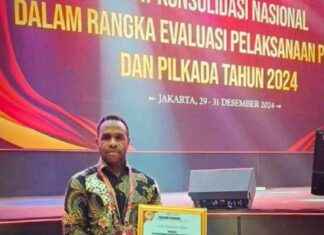 KPU Nduga Chief Expresses Gratitude for Peaceful Local Election, Receives Award kpu-nduga-chief-expresses-gratitude-for-peaceful-local-election-receives-award
