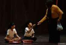 Reviving Traditional Indonesian Theater: Engaging Youth in Lenong Performances reviving-traditional-ndonesian-theater-engaging-youth-in-lenong-performances
