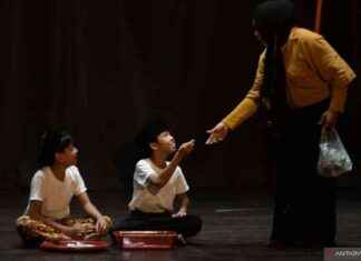 Reviving Traditional Indonesian Theater: Engaging Youth in Lenong Performances reviving-traditional-ndonesian-theater-engaging-youth-in-lenong-performances