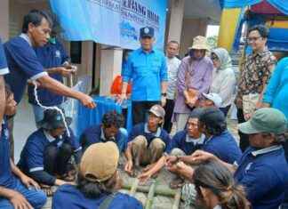 Government assistance for Tangerang fishermen affected by sea fence government-assistance-for-tangerang-fishermen-affected-by-sea-fence