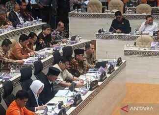 Village Ministry Budget Cut by Rp1 Trillion due to Efficiency Policy village-ministry-budget-cut-by-rp1-trillion-due-to-efficiency-policy