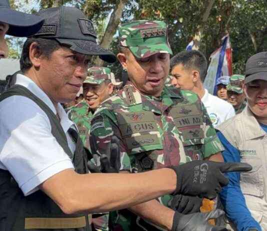 West Java Beach Clean-Up Led by Environment Minister and TNI Commander west-java-beach-clean-up-led-by-environment-minister-and-tn-commander