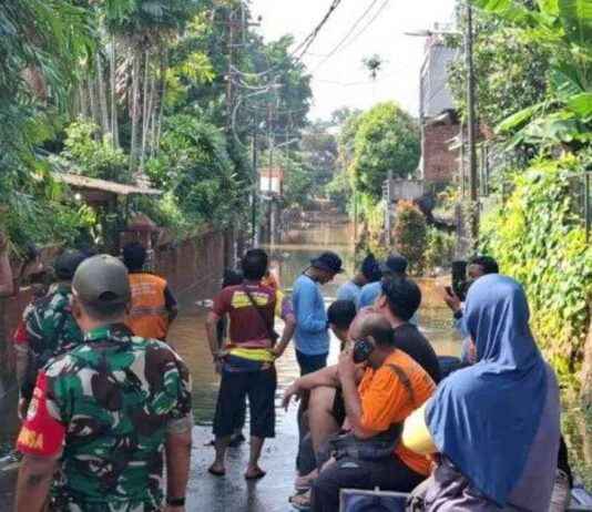 Floods at IKPN Bintaro Complex Slowly Receding, 5 Water Pumps Running floods-at-kpn-bintaro-complex-slowly-receding-5-water-pumps-running